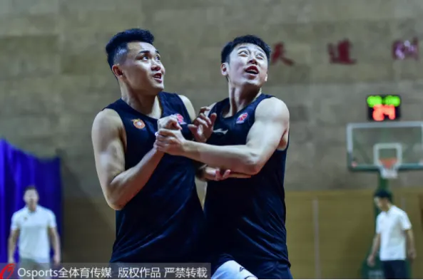 他如何靠变阵和激情指挥引发争议？